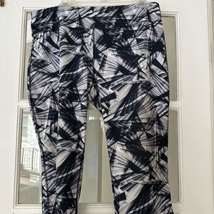 Danskin Geometric Black and White Leggings